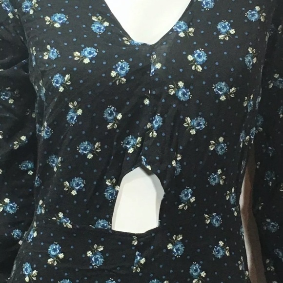 4/$35 Boho Romper Medium Peek A Boo L/S Shorts - Picture 5 of 6